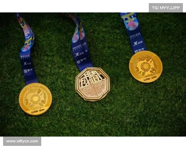 利雅得马拉松推出环保奖牌 采用回收金属打造引领绿色赛事新风潮 利雅得马拉松推出环保奖牌 采用回收金属打造引领绿色赛事新风潮